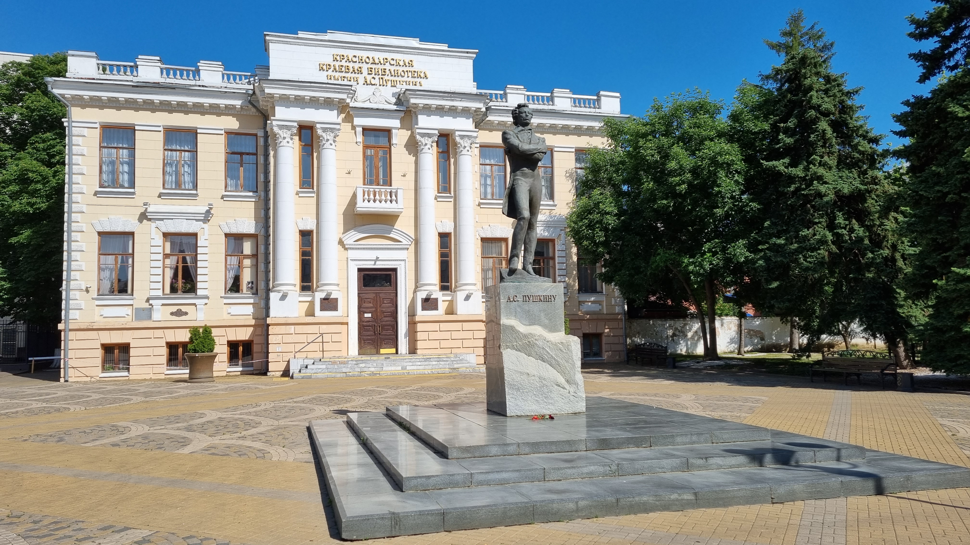 «Блокадной вечности страницы»