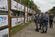 4.Выставку посетили военослужащие