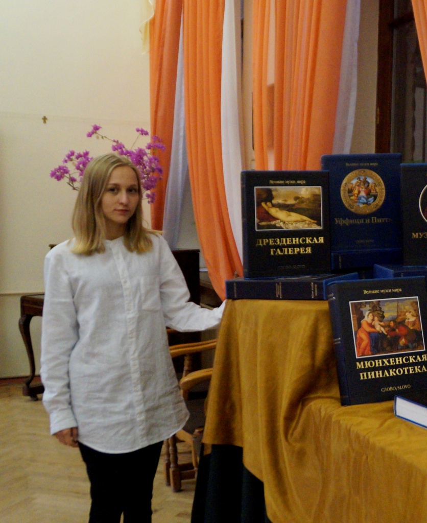 Компаниец Мария Владимировна библиотекарь.JPG